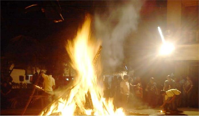 बैगाओं ने पूरी रीति रिवाज के साथ पूजा अर्चना कर किया होलिका दहन