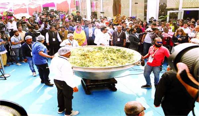 ऐसे बनी ऐतिहासिक खिचड़ी