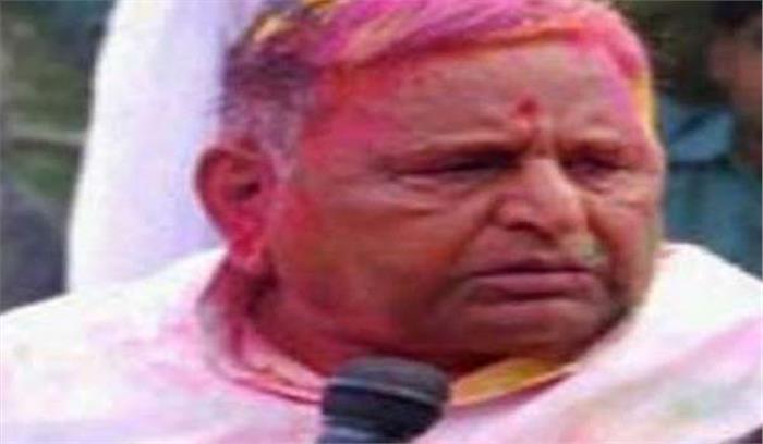 होली पर मुलायम पहुंचे इटावा, परिजनों के साथ गुरुवार को खेलेंगे रंग