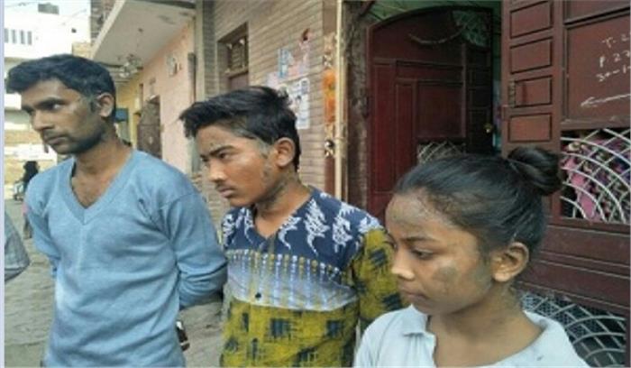 युवक ने महिला पर पिचकारी से तेजाब फेंका