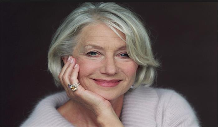 हेलेन मिरेन ने क्लिक कराई पूल में टॉपलेस तस्वीर