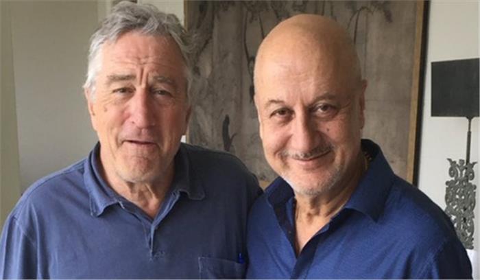 अनुपम खेर के जन्मदिन पर रॉबर्ट डी नीरो ने दी सरप्राइज डिनर पार्टी 