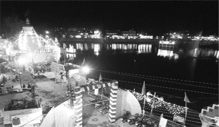 पवित्र नगरी में आस्था का रंग, धार्मिक आयोजनों की धूम