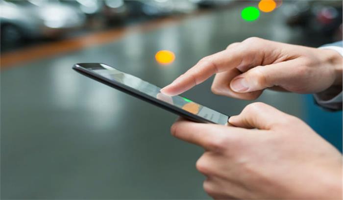 ऑटो चालक ने यात्री को किया मोबाइल वापस