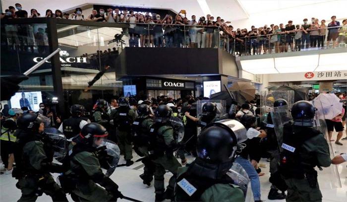 हांगकांग में प्रदर्शन, 11 पुलिसकर्मी, कई घायल हांगकांग में प्रदर्शन, 11 पुलिसकर्मी, कई घायल