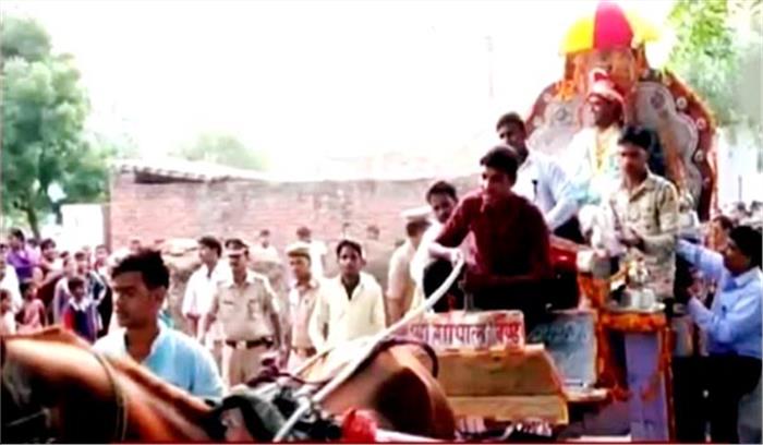 80 साल बाद घोड़े पर निकली दलित की बारात