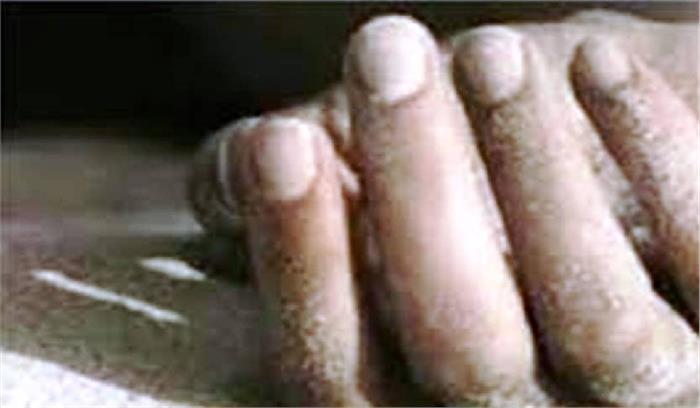 हत्या का मुकदमा दर्ज कराने की मांग को लेकर थाने पर प्रदर्शन 