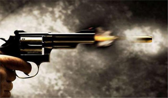 महिला की गोली लगने से मृत्यु,तीन घायल ​​​​​​​