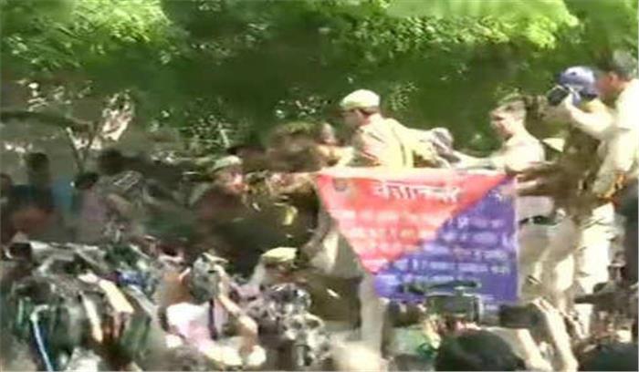 जेएनयू के छात्रों का जुलूस संसद से पहले रोका गया