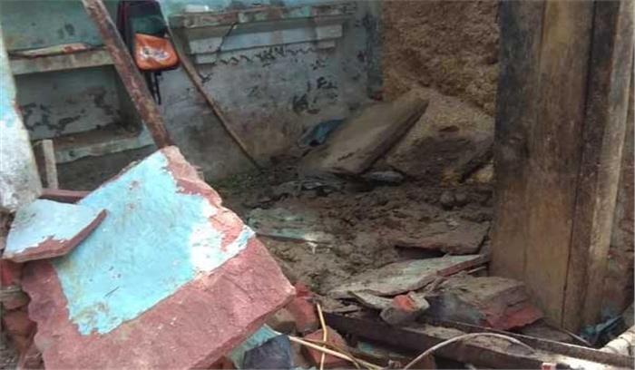 बिहार :मकान गिरने से पिता-पुत्री की मौत, पुत्र घायल