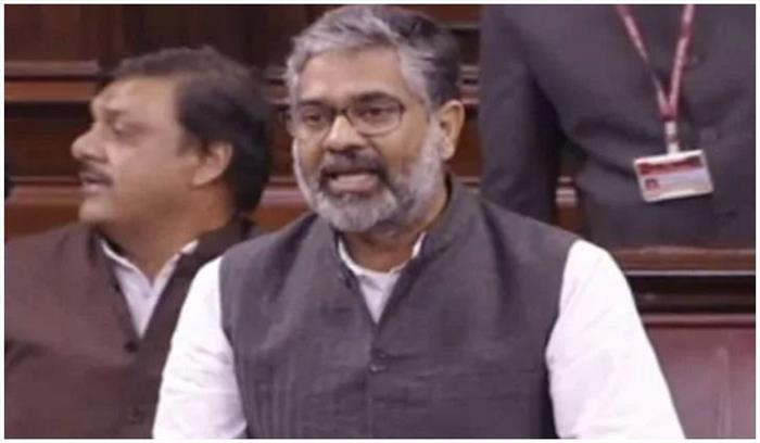 एसपीजी सुरक्षा से लगता था, ‘ मैं भी प्रधानमंत्री हूँ’: नीरज शेखर