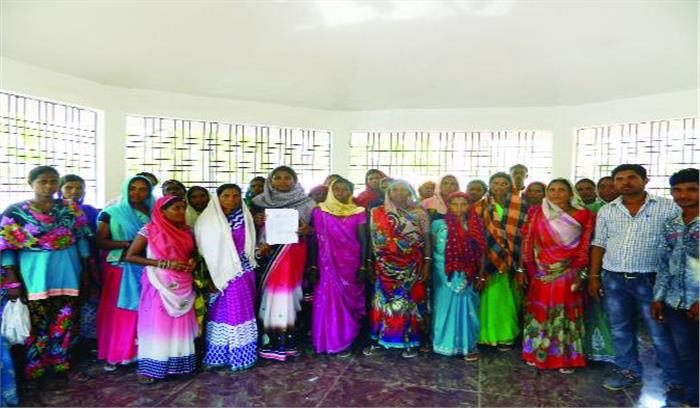 आवास व शौचालय निर्माण में बरती जा रही अनियमितता