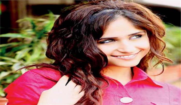 धारावाहिक अकबर में खानूम की भूमिका में दिखाई देंगी हुनर हाली धारावाहिक अकबर में खानूम की भूमिका में दिखाई देंगी हुनर हाली