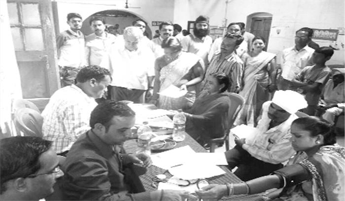 सैकड़ों ने कराया स्वास्थ्य परीक्षण