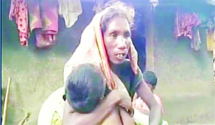 भूख से मरी संतोषी के परिजनों को ग्रामीणों ने निकाला