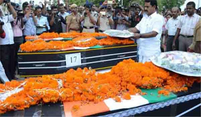 पति की शहादत के लिए पैसे नहीं सम्मान चाहिए : शहीद की पत्नी