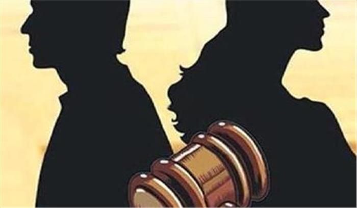 पति की प्रताड़ना से परेशान पत्नी ने मांगा तलाक