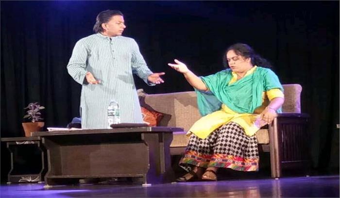 पति पत्नी की तू-तू, मैं-मैं देख दर्शक अपनी हँसी ना रोक पाए