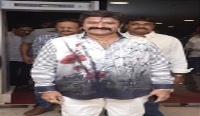 बालकृष्ण के रोड शो में मिला ग्लैमर का तड़का