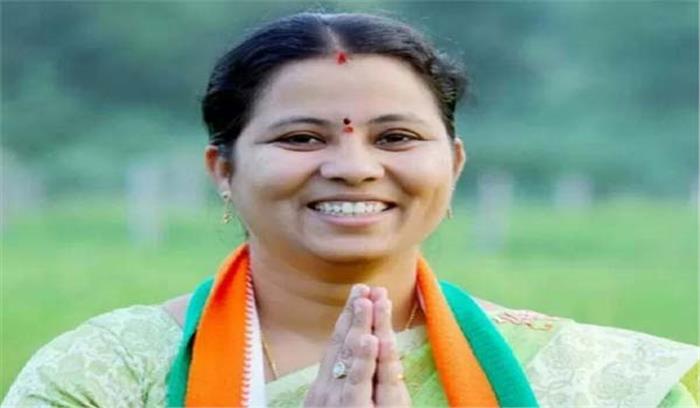 कांग्रेस को एक और झटका, विधायक बी. हरिप्रिया का टीआरएस में शामिल होने की घोषणा कांग्रेस को एक और झटका, विधायक बी. हरिप्रिया का टीआरएस में शामिल होने की घोषणा