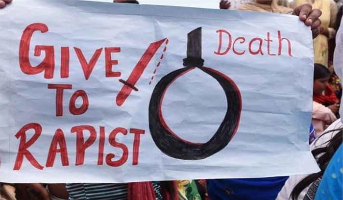 हैदराबाद दुष्कर्म : आरोपियों को मृत्युदंड की मांग को लेकर प्रदर्शन