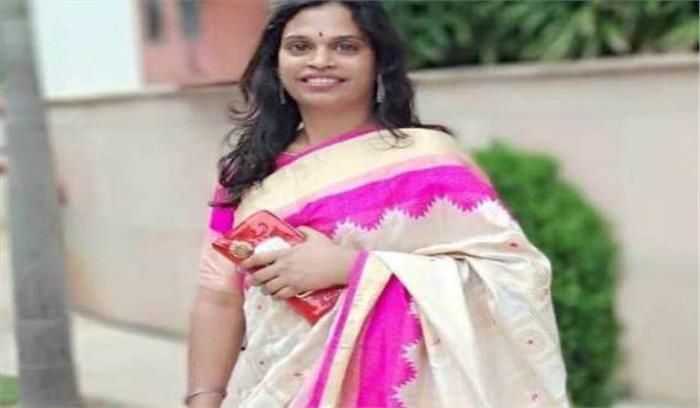 तेलंगाना: लापता ट्रांसजेंडर उम्मीदवार पहुंची थाने तेलंगाना: लापता ट्रांसजेंडर उम्मीदवार पहुंची थाने