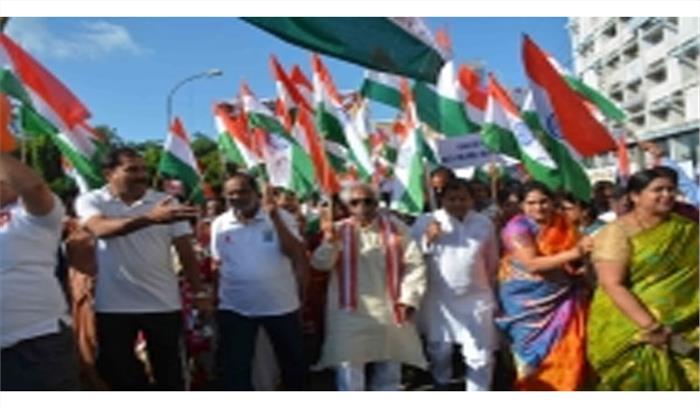हैदराबाद में तिरंगा रैली में जुटे हजारों लोग हैदराबाद में तिरंगा रैली में जुटे हजारों लोग