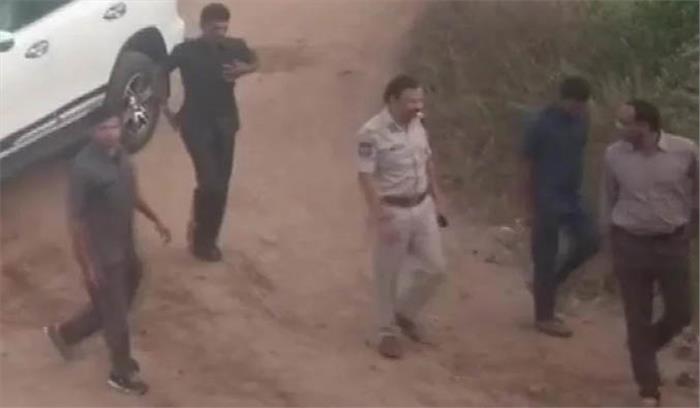 तेलंगाना दुष्कर्म एवं हत्या मामले के सभी चारों आरोपी मुठभेड़ में मारे गये तेलंगाना दुष्कर्म एवं हत्या मामले के सभी चारों आरोपी मुठभेड़ में मारे गये