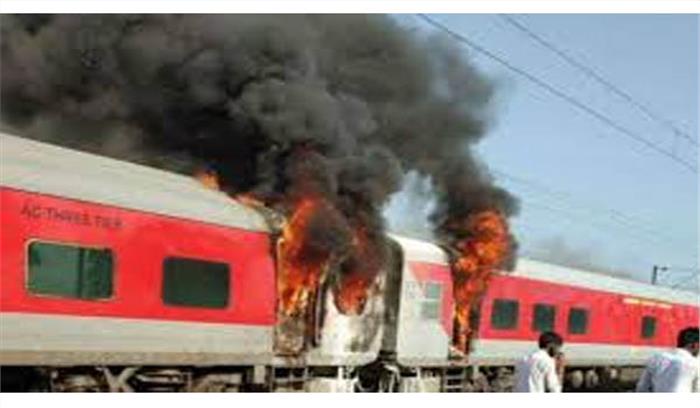 मनुगुरु सुपरफास्ट एक्सप्रेस में लगी आग, सभी यात्री सुरक्षित