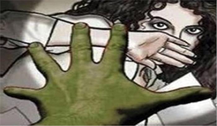 तीन साल तक दुष्कर्म का शिकार होती रही नाबालिग लड़की