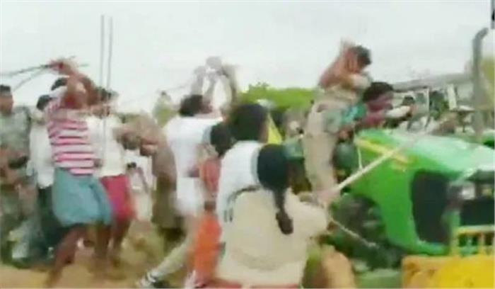 टीआरएस सदस्यों के हमले में महिला वन अधिकारी घायल