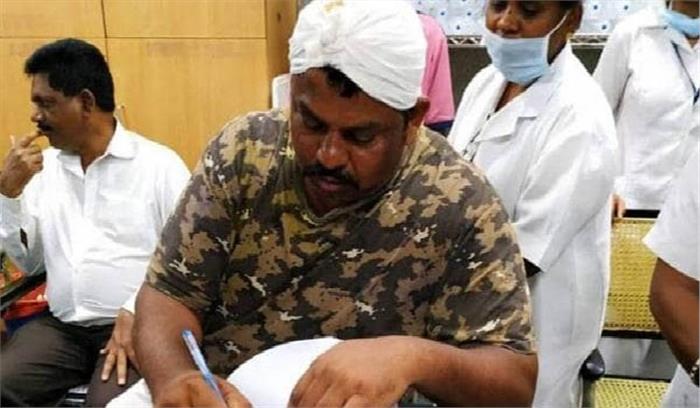 हैदराबाद में प्रतिमा स्थापित करने को लेकर झड़प, विधायक घायल