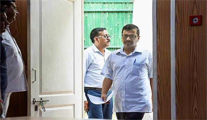 उपराज्यपाल को भी आईएएस अधिकारियों के साथ बैठक ंमें शामिल होना चाहिए: केजरीवाल