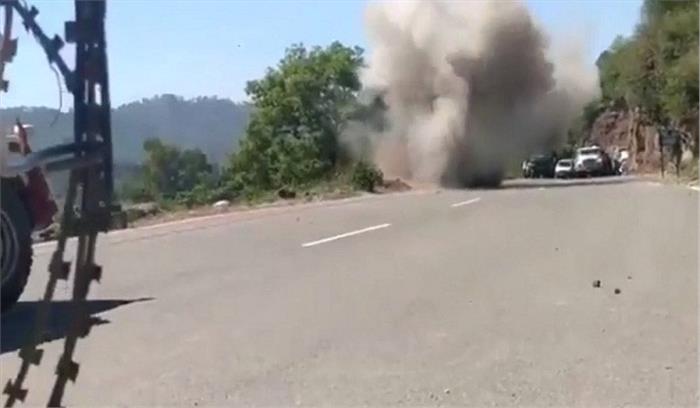 श्रीनगर-जम्मू राजमार्ग पर आईईडी मिला, यातायात रुका 