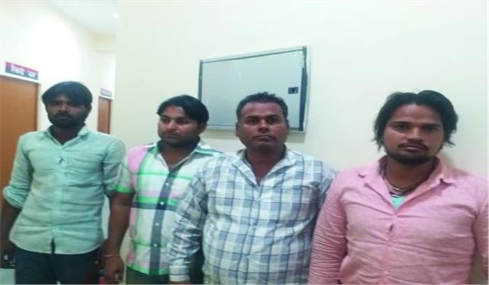 सट्टा लगाते चार सट्टेबाजों को पुलिस ने दबोचा
