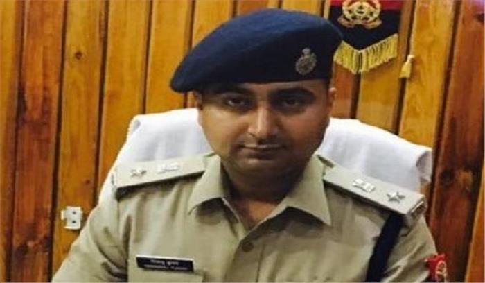 यूपी सरकार के खिलाफ ट्वीट करने पर IPS  अधिकारी निलंबित