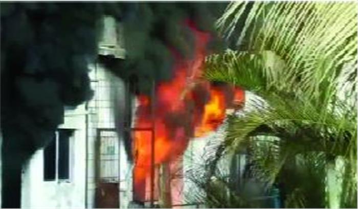 आईडिया के वेयरहाउस में लगी भीषण आग, लाखों का नुकसान