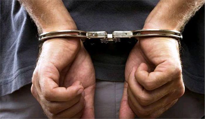 अवैध शराब के साथ तस्कर गिरफ्तार अवैध शराब के साथ तस्कर गिरफ्तार