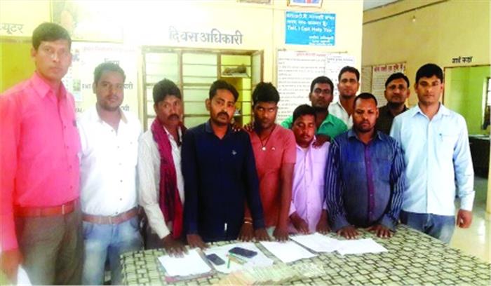 पांच सटोरियों से लाखों की सट्टी-पट्टी सहित 13 हजार जब्त