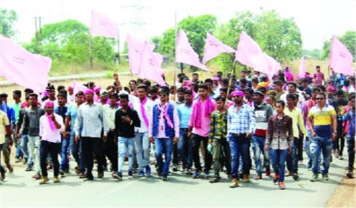 अवैध रूप से डंप रेत को खनिज विभाग ने किया जब्त