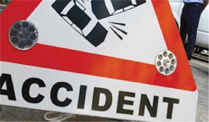 तेज रफ्तार कार की टक्कर से साइकिल सवार गंभीर