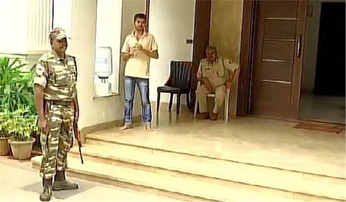 डी.के. शिवकुमार के घर पर आयकर का छापा