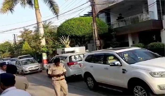 मुख्यमंत्री कमलनाथ के निजी सचिव प्रवीण कक्कड़ के ठिकानों पर छापे