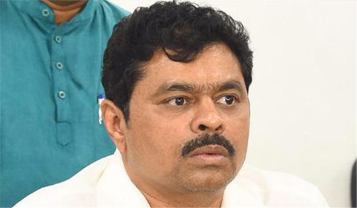 तेदेपा सांसद सी.एम.रमेश के परिसरों पर आयकर के छापे तेदेपा सांसद सी.एम.रमेश के परिसरों पर आयकर के छापे