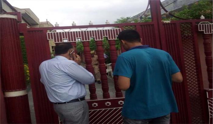 जनपद मे आयकर विभाग ने की छापामारी