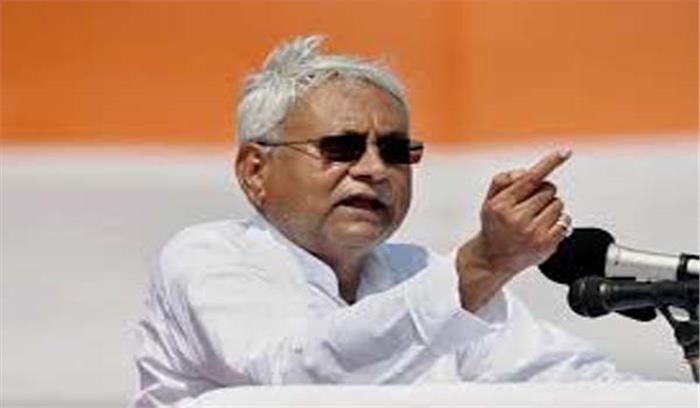 बिहार में मुख्यमंत्री नीतीश ने फहराया तिरंगा