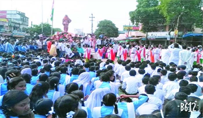 राजिम : आन बान शान से लहराया तिरंगा