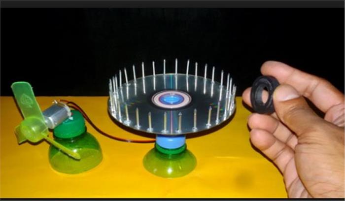 बलरामपुर: फ्री एनर्जी डिवाइस के माध्यम से रेडियो पर एफएम चैनलों का संचालन