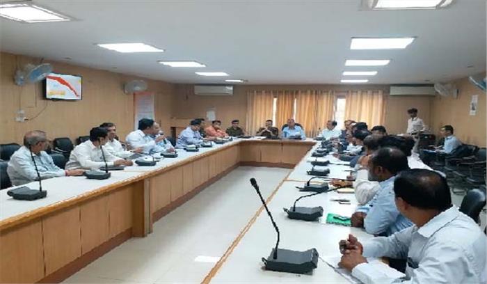 ऑटो एक्सपो की तैयारियों को लेकर जिलाधिकारी ने की बैठक