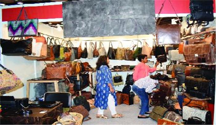 ट्रेड फेयर में लोग पुरानी कलाकृतियों की तरफ हो रहे हैं आकर्षित